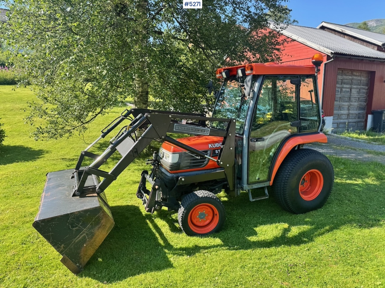 2004 Kubota STA-35 Tractor w/ Bucket. 2100 hours! - Tracteur agricole: photos 5 2004 Kubota STA-35 Tractor w/ Bucket. 2100 hours! - Tracteur agricole: photos 5