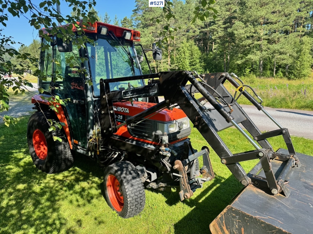 2004 Kubota STA-35 Tractor w/ Bucket. 2100 hours! - Tracteur agricole: photos 1 2004 Kubota STA-35 Tractor w/ Bucket. 2100 hours! - Tracteur agricole: photos 1