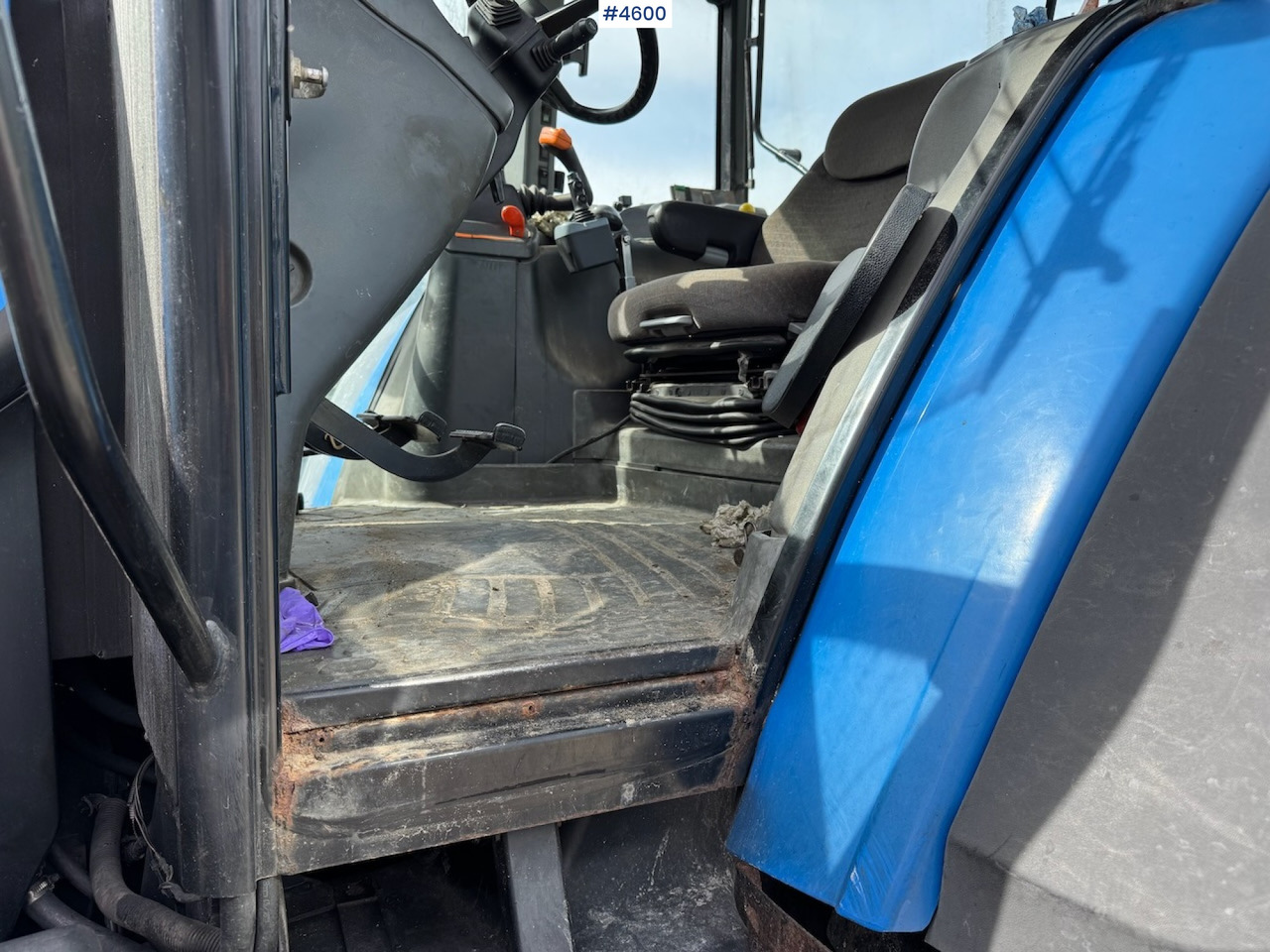 Tracteur agricole 2005 New Holland TM190 w/front loader: photos 11