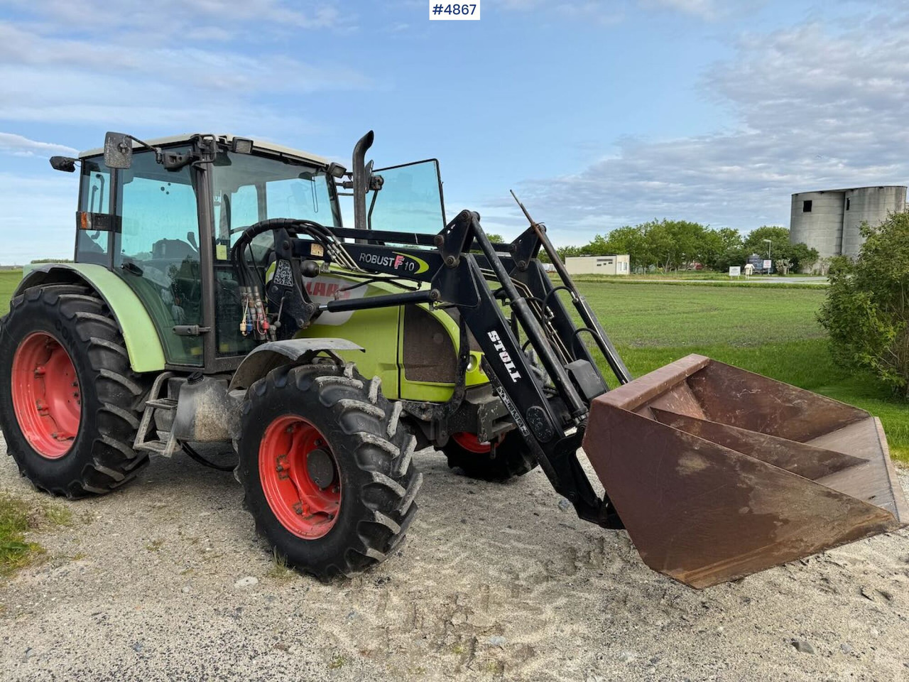 2007 Claas Celtis 446 with front loader, pallet forks, and bucket - Tracteur agricole: photos 1 2007 Claas Celtis 446 with front loader, pallet forks, and bucket - Tracteur agricole: photos 1