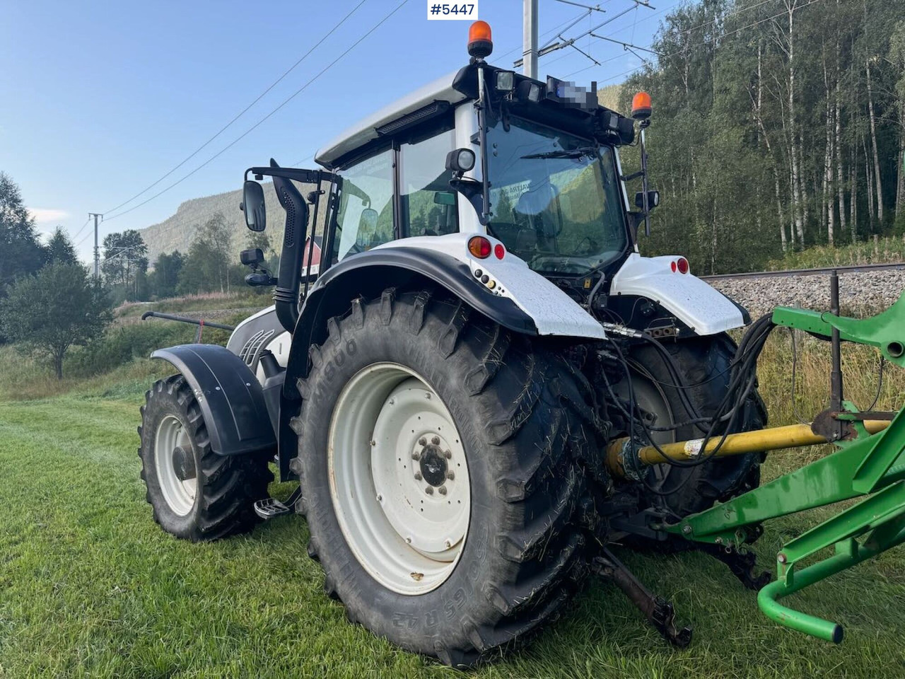 2009 Valtra T202 w/ loader - Tracteur agricole: photos 5 2009 Valtra T202 w/ loader - Tracteur agricole: photos 5