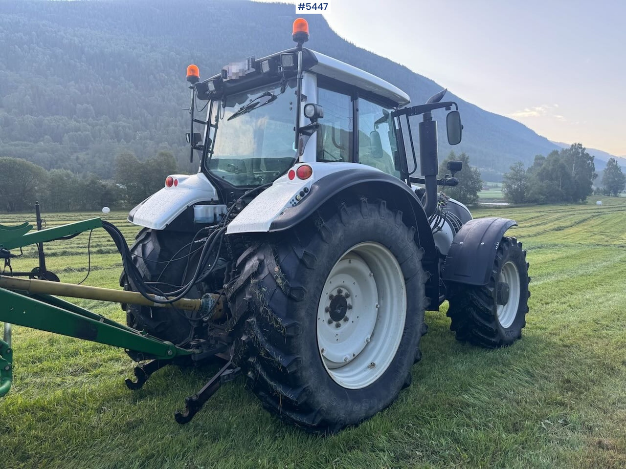 2009 Valtra T202 w/ loader - Tracteur agricole: photos 3 2009 Valtra T202 w/ loader - Tracteur agricole: photos 3