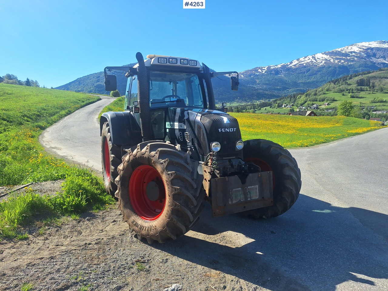 2011 Fent 820 Vario TMS w/ plow plate - Tracteur agricole: photos 2 2011 Fent 820 Vario TMS w/ plow plate - Tracteur agricole: photos 2