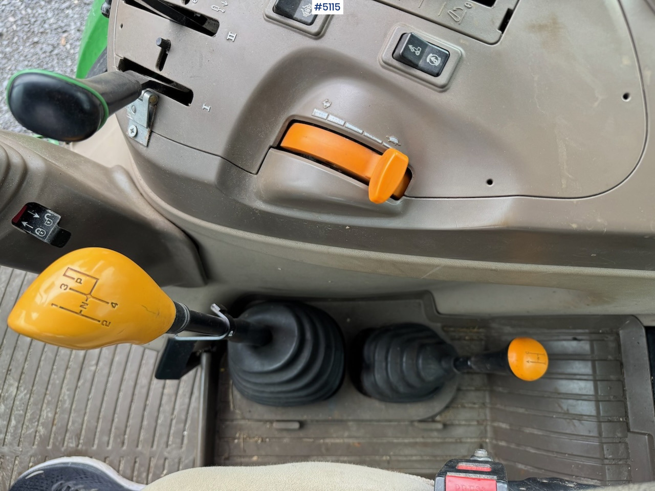 Tracteur agricole 2011 John Deere 5080 M m/frontlaster. Lite timer!: photos 26