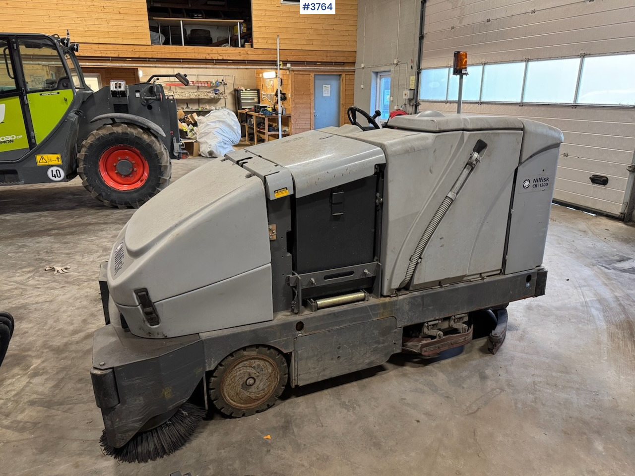 2012 Nilfisk CR 1200 broom and sweeper - Balayeuse industrielle: photos 1 2012 Nilfisk CR 1200 broom and sweeper - Balayeuse industrielle: photos 1