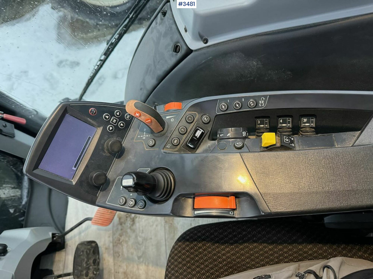 Tracteur agricole 2015 Valtra N174D w/ Front loader: photos 19