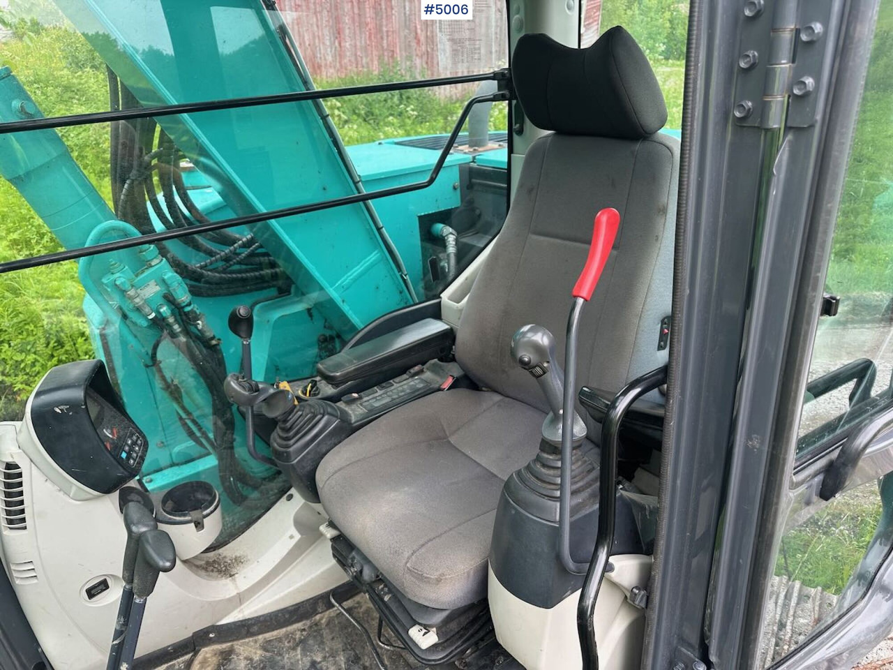 Pelle 2016 Kobelco SK75SR-3E excavator w/ 2 buckets, rototilt and factory new engine: photos 14