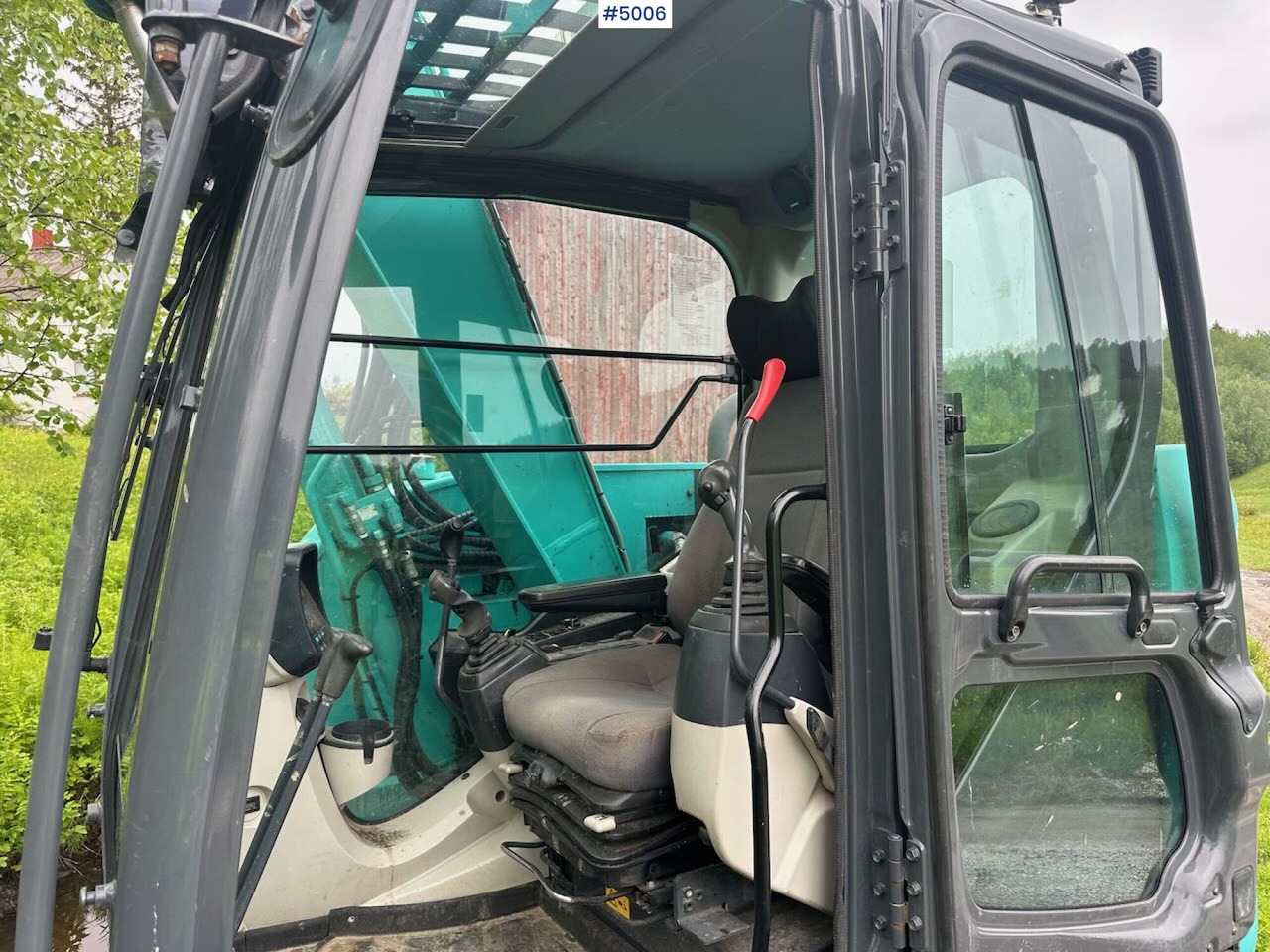Pelle 2016 Kobelco SK75SR-3E excavator w/ 2 buckets, rototilt and factory new engine: photos 12