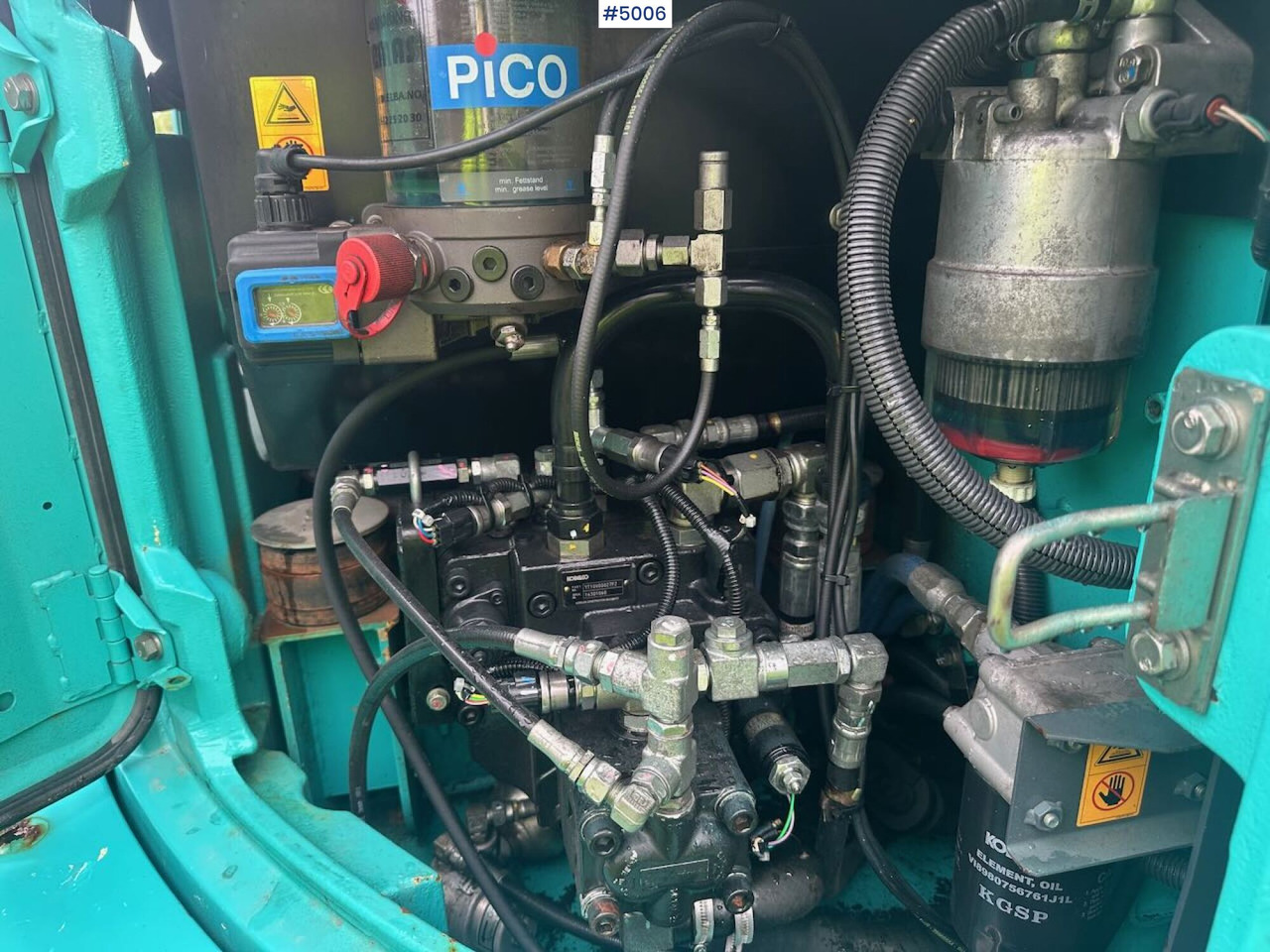 Pelle 2016 Kobelco SK75SR-3E excavator w/ 2 buckets, rototilt and factory new engine: photos 34