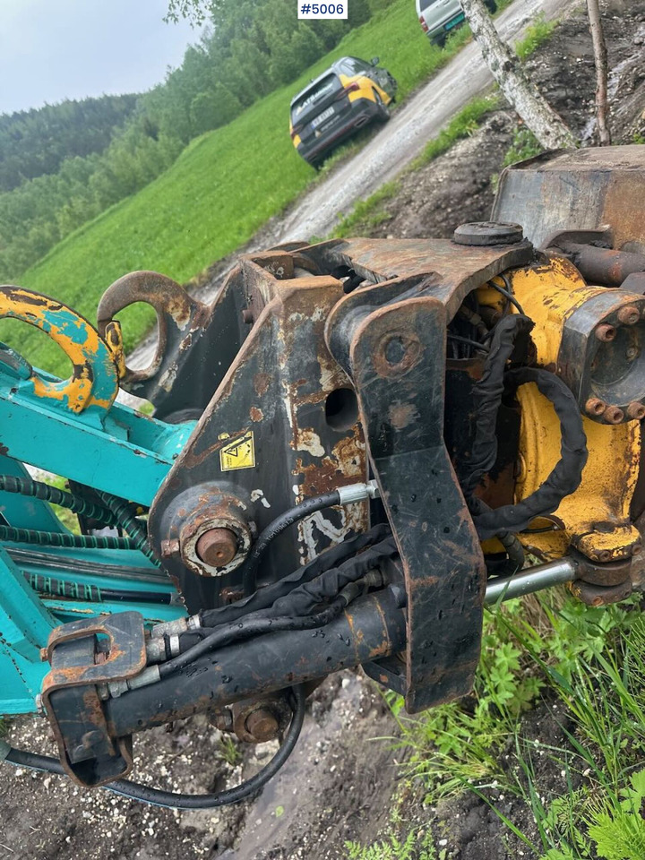 Pelle 2016 Kobelco SK75SR-3E excavator w/ 2 buckets, rototilt and factory new engine: photos 45