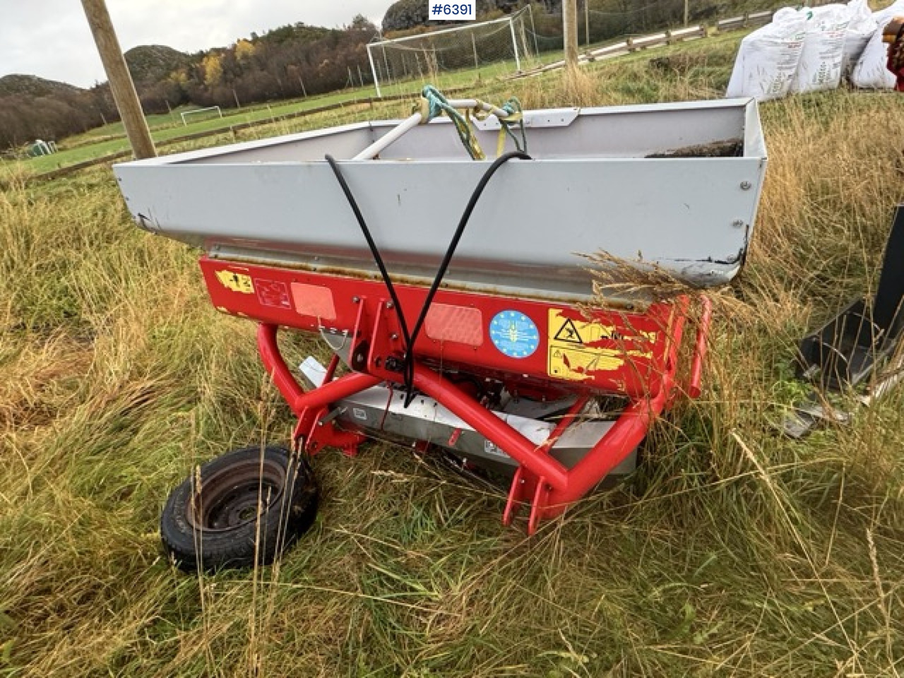 2016 Kverneland fertilizer spreader. Repair object. - Distributeur d'engrais: photos 5 2016 Kverneland fertilizer spreader. Repair object. - Distributeur d'engrais: photos 5