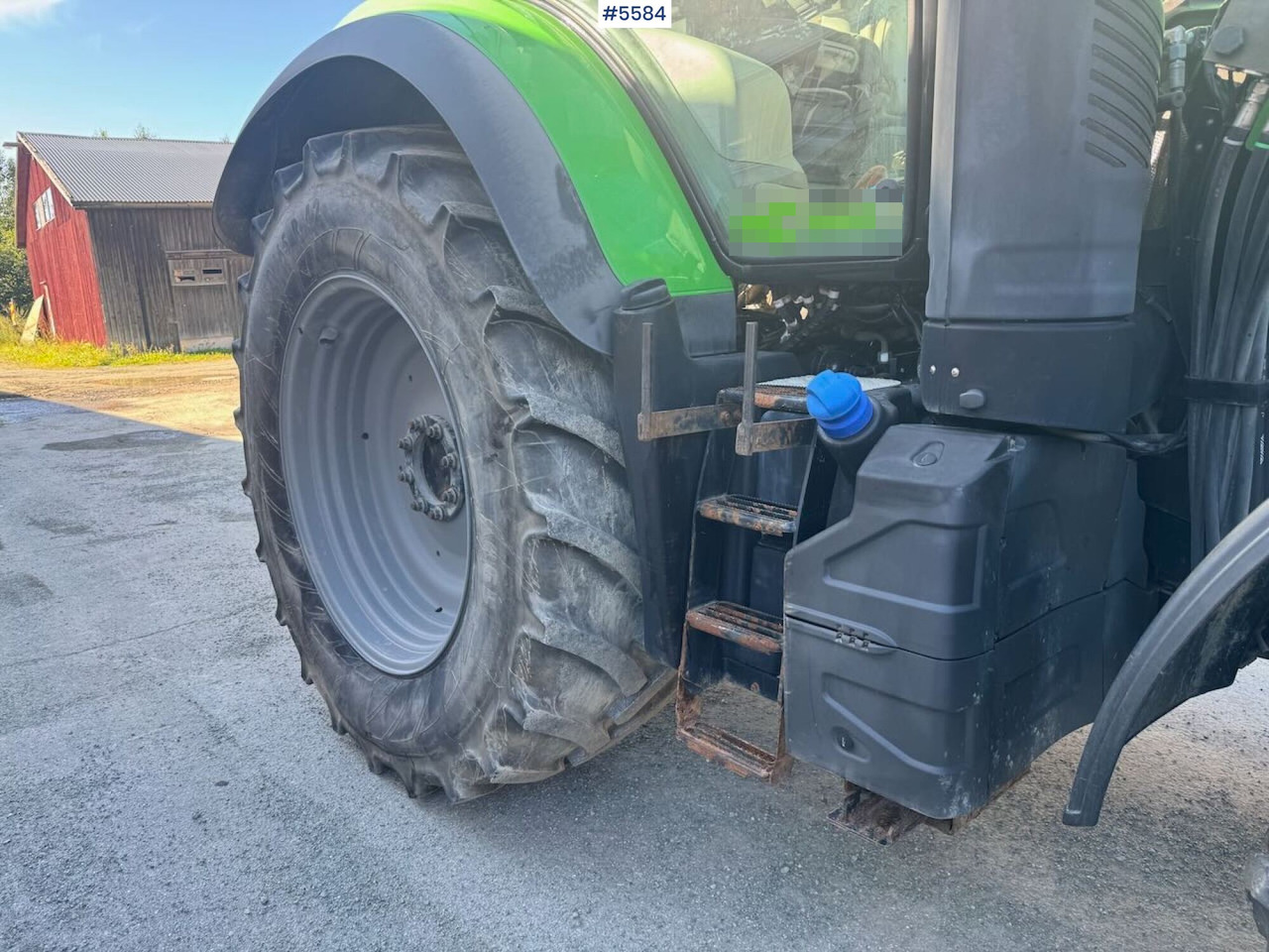 Tracteur agricole 2020 Deutz-Fahr 6215 Agrotron w/ front loader & 2 sets of tires: photos 9 Tracteur agricole 2020 Deutz-Fahr 6215 Agrotron w/ front loader & 2 sets of tires: photos 9