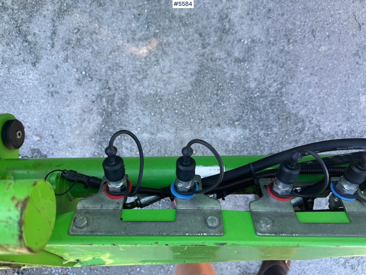 Tracteur agricole 2020 Deutz-Fahr 6215 Agrotron w/ front loader & 2 sets of tires: photos 19 Tracteur agricole 2020 Deutz-Fahr 6215 Agrotron w/ front loader & 2 sets of tires: photos 19