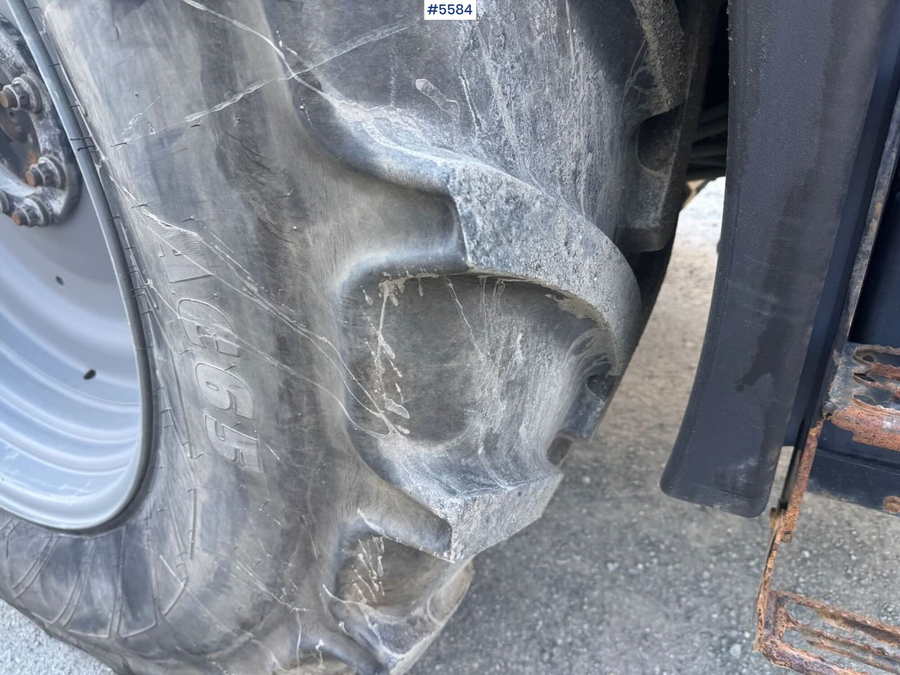 Tracteur agricole 2020 Deutz-Fahr 6215 Agrotron w/ front loader & 2 sets of tires: photos 10 Tracteur agricole 2020 Deutz-Fahr 6215 Agrotron w/ front loader & 2 sets of tires: photos 10