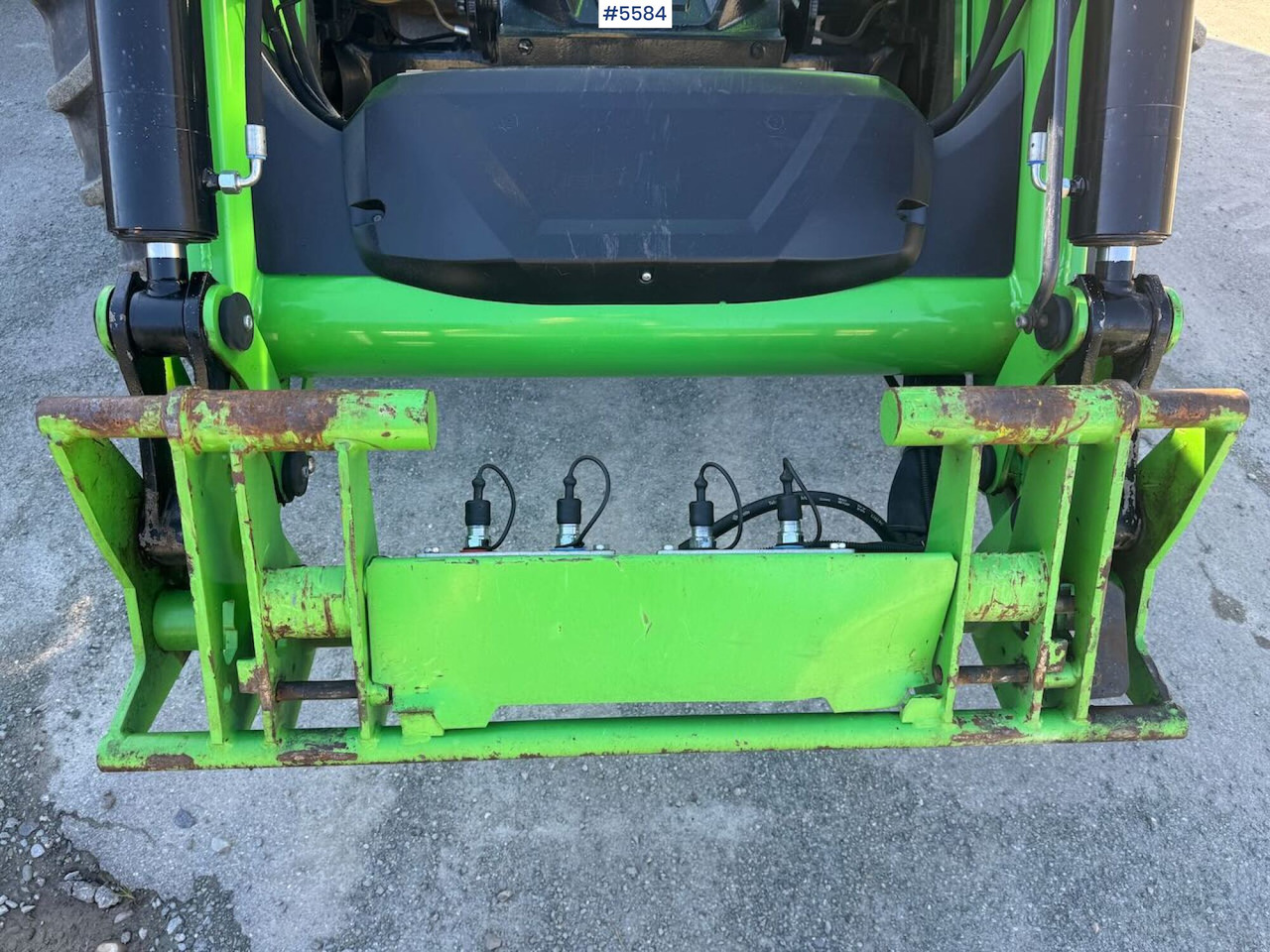 Tracteur agricole 2020 Deutz-Fahr 6215 Agrotron w/ front loader & 2 sets of tires: photos 18 Tracteur agricole 2020 Deutz-Fahr 6215 Agrotron w/ front loader & 2 sets of tires: photos 18