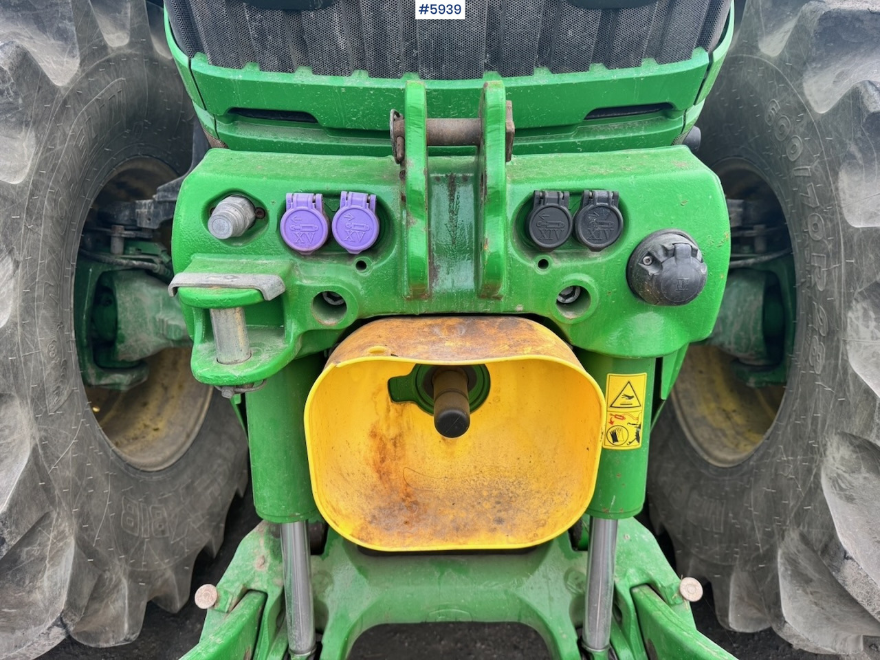 Tracteur agricole 2020 John Deere 6215R w/ Front PTO and hydraulics. 2 sets of tires.: photos 11 Tracteur agricole 2020 John Deere 6215R w/ Front PTO and hydraulics. 2 sets of tires.: photos 11