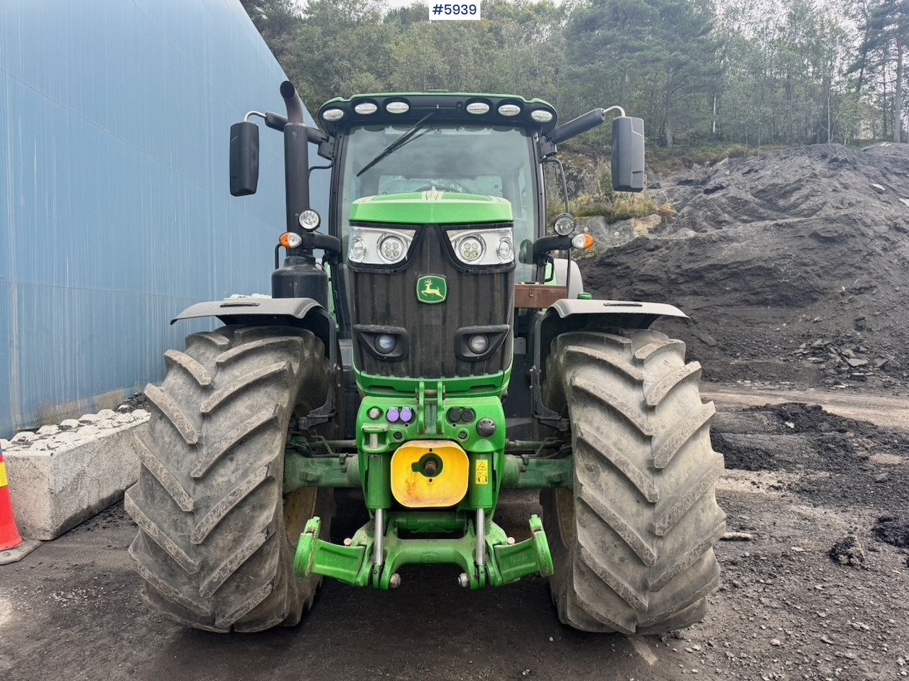 Tracteur agricole 2020 John Deere 6215R w/ Front PTO and hydraulics. 2 sets of tires.: photos 8 Tracteur agricole 2020 John Deere 6215R w/ Front PTO and hydraulics. 2 sets of tires.: photos 8