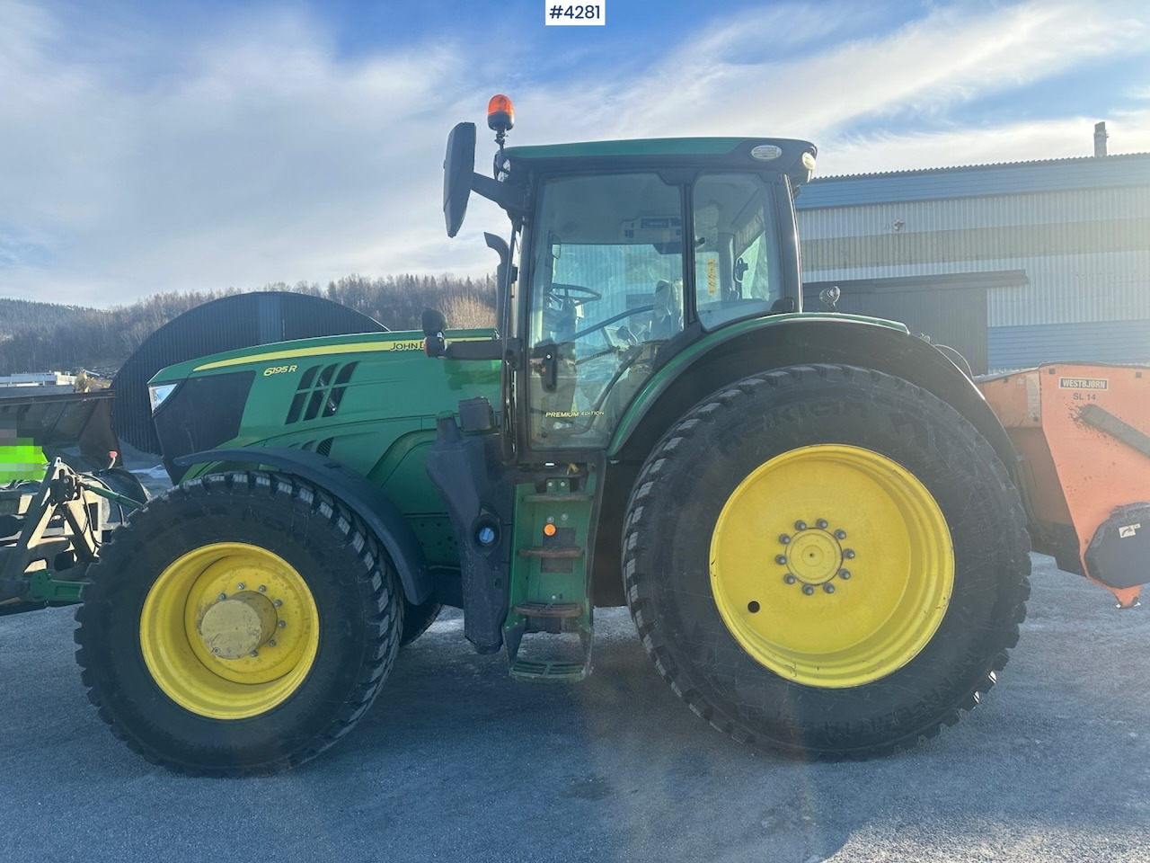 2021 John Deere 6195R 4x4 Tractor with summer and winter tires - Tracteur agricole: photos 4 2021 John Deere 6195R 4x4 Tractor with summer and winter tires - Tracteur agricole: photos 4