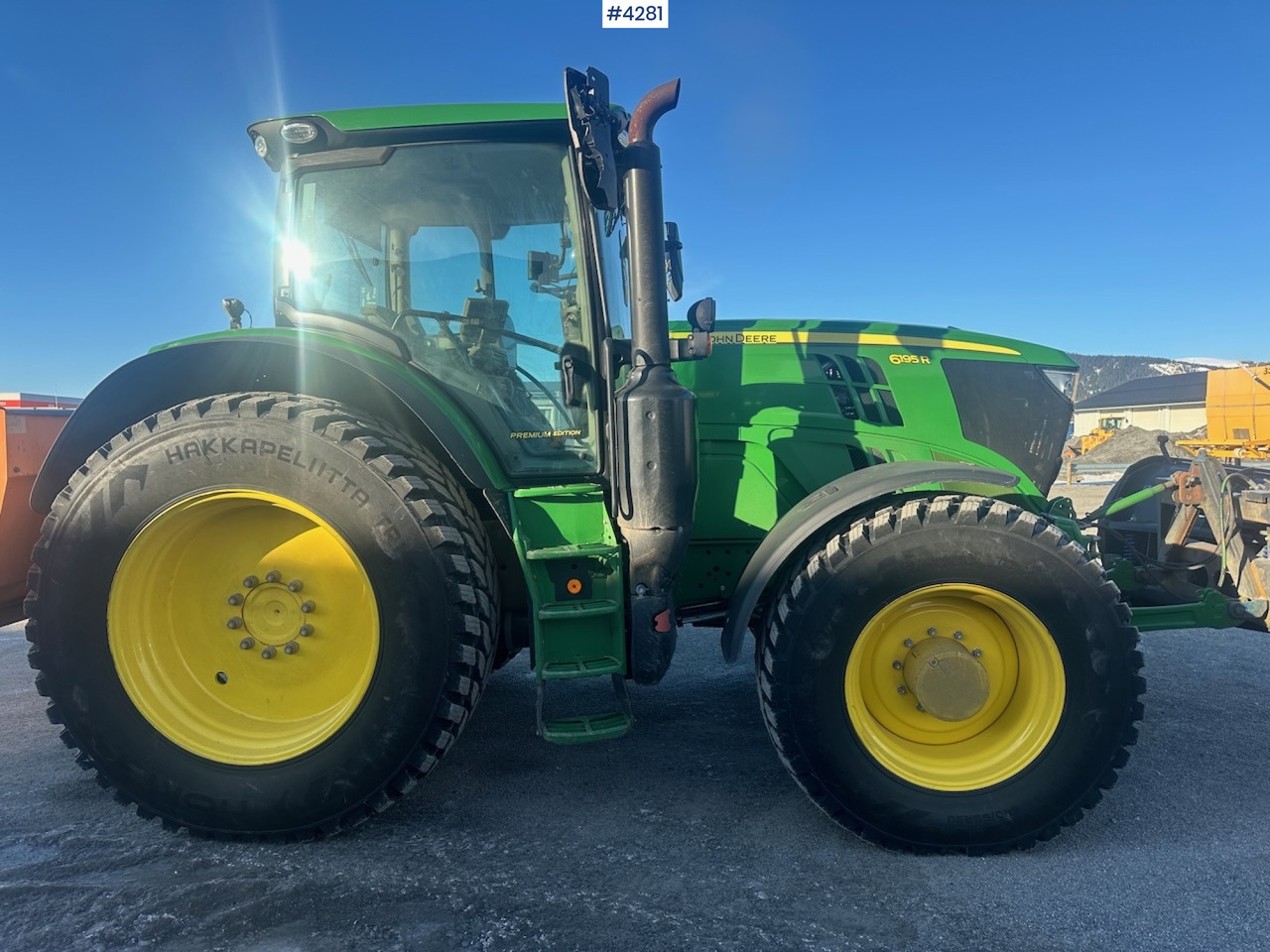 2021 John Deere 6195R 4x4 Tractor with summer and winter tires - Tracteur agricole: photos 2 2021 John Deere 6195R 4x4 Tractor with summer and winter tires - Tracteur agricole: photos 2