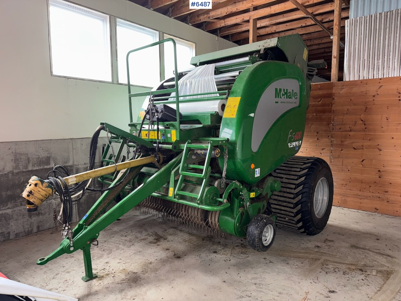 2021 McHale F5600 Plus w/ Camless Pick-Up and 710 Tires. - Matériel de fenaison: photos 1 2021 McHale F5600 Plus w/ Camless Pick-Up and 710 Tires. - Matériel de fenaison: photos 1