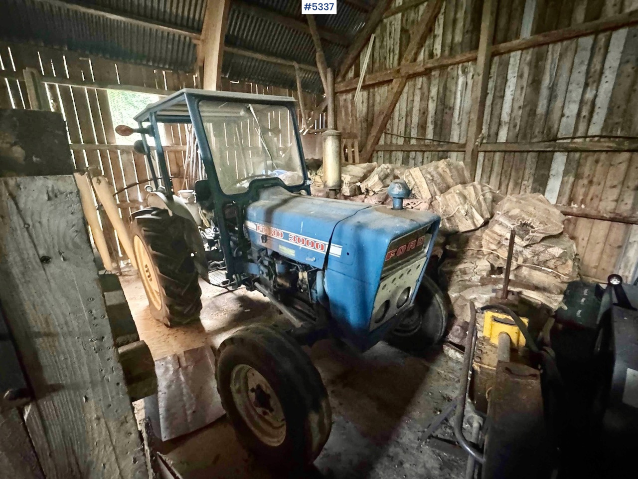 Ford 3000 traktor m/ skuffe - Tracteur agricole: photos 1 Ford 3000 traktor m/ skuffe - Tracteur agricole: photos 1