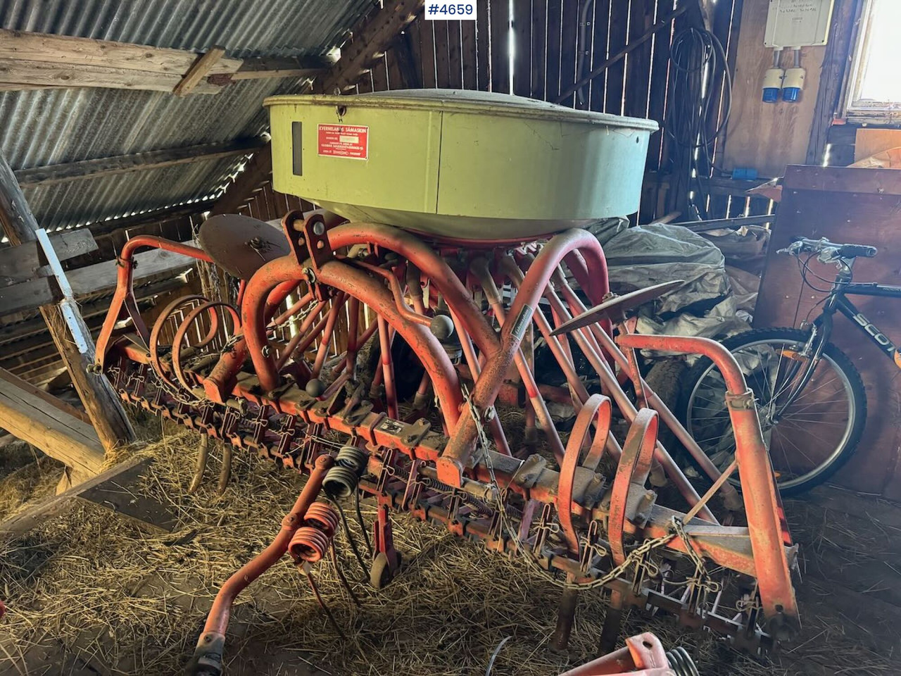 Kverneland seed drill w/ grass seed unit - Combiné de semis: photos 2 Kverneland seed drill w/ grass seed unit - Combiné de semis: photos 2