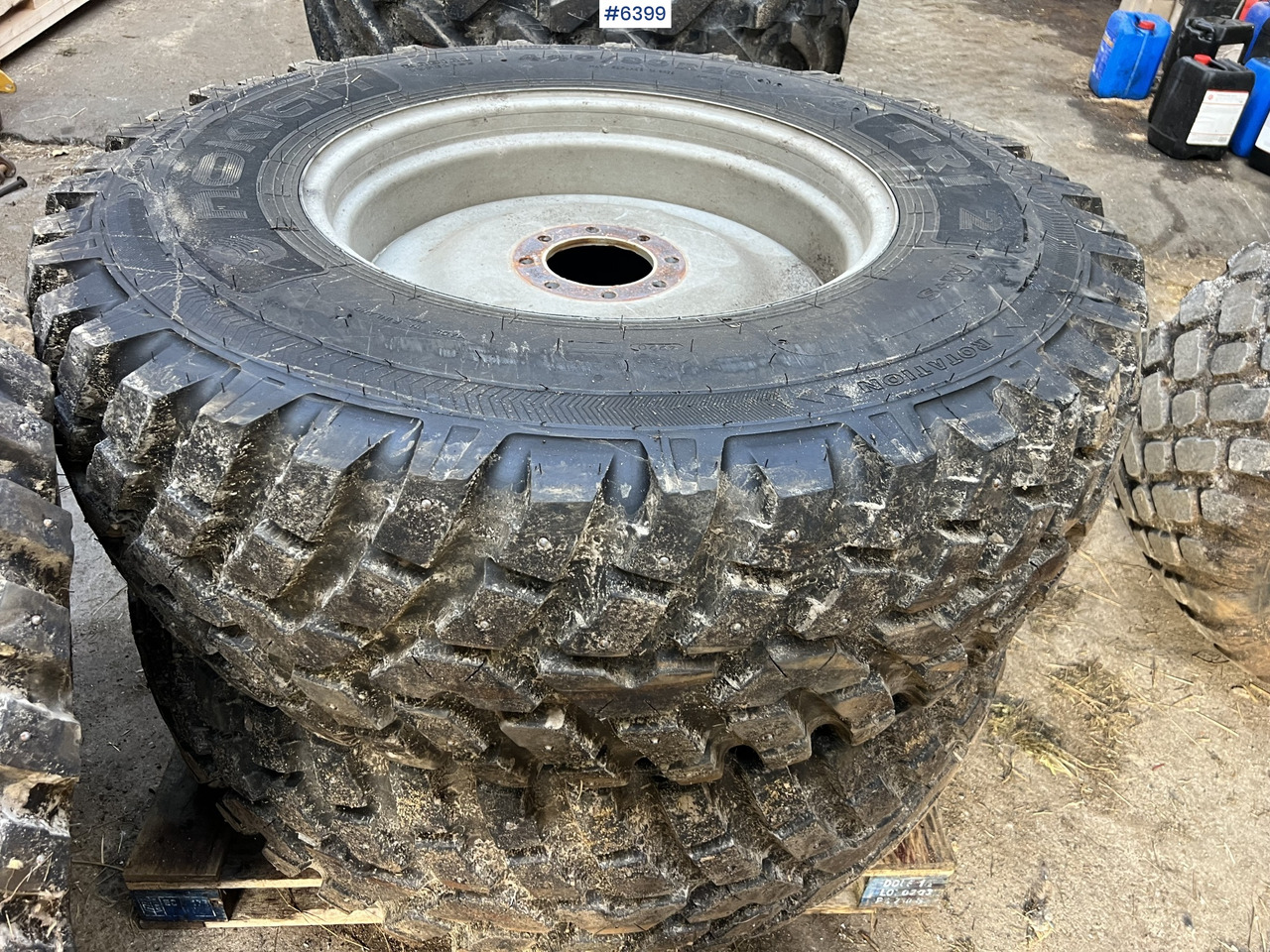 Nokian tri 2 studded tires for tractors - Roue complète pour Machine agricole: photos 1 Nokian tri 2 studded tires for tractors - Roue complète pour Machine agricole: photos 1