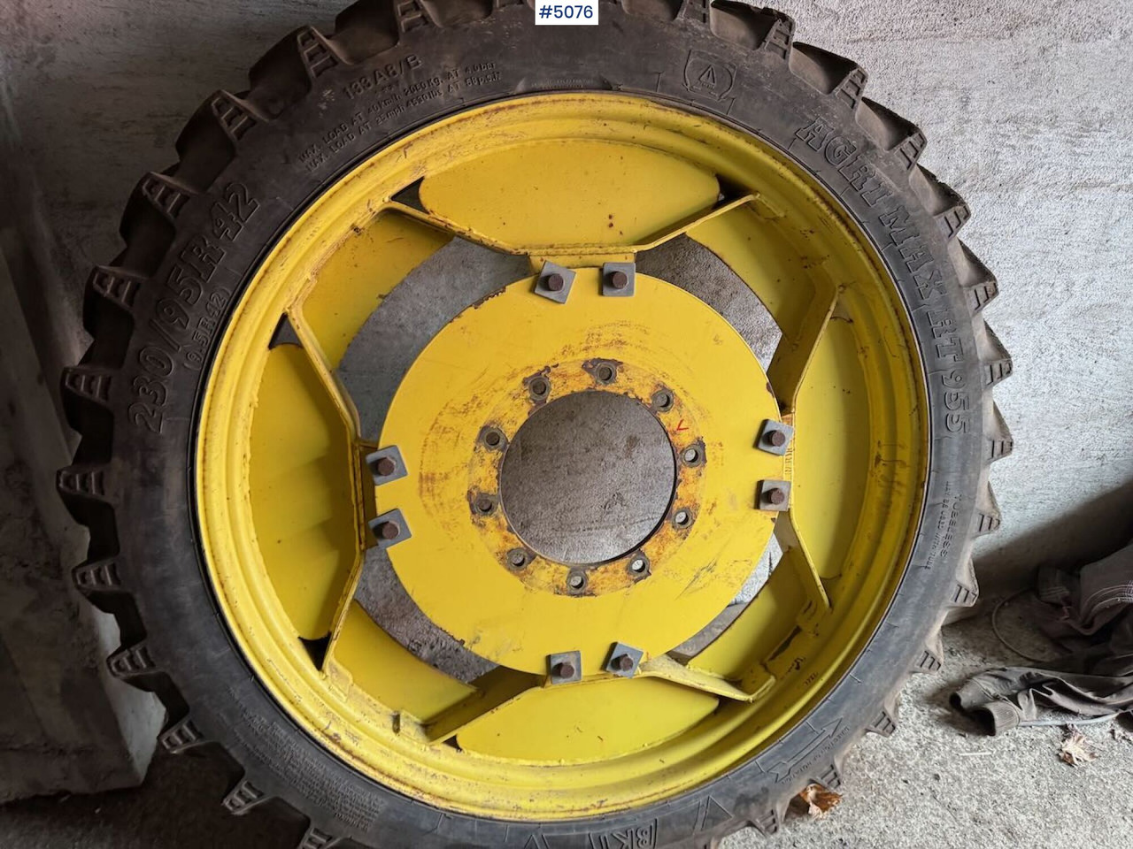 Sprayer Wheels (used on a John Deere 6830) - Pulvérisateur: photos 4 Sprayer Wheels (used on a John Deere 6830) - Pulvérisateur: photos 4