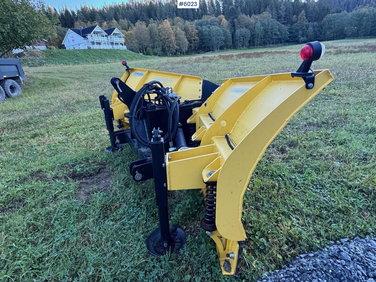 Lilleseth V-plow 270 w/ 3rd and 4th function! - Véhicule de voirie/ Spécial: photos 2 Lilleseth V-plow 270 w/ 3rd and 4th function! - Véhicule de voirie/ Spécial: photos 2