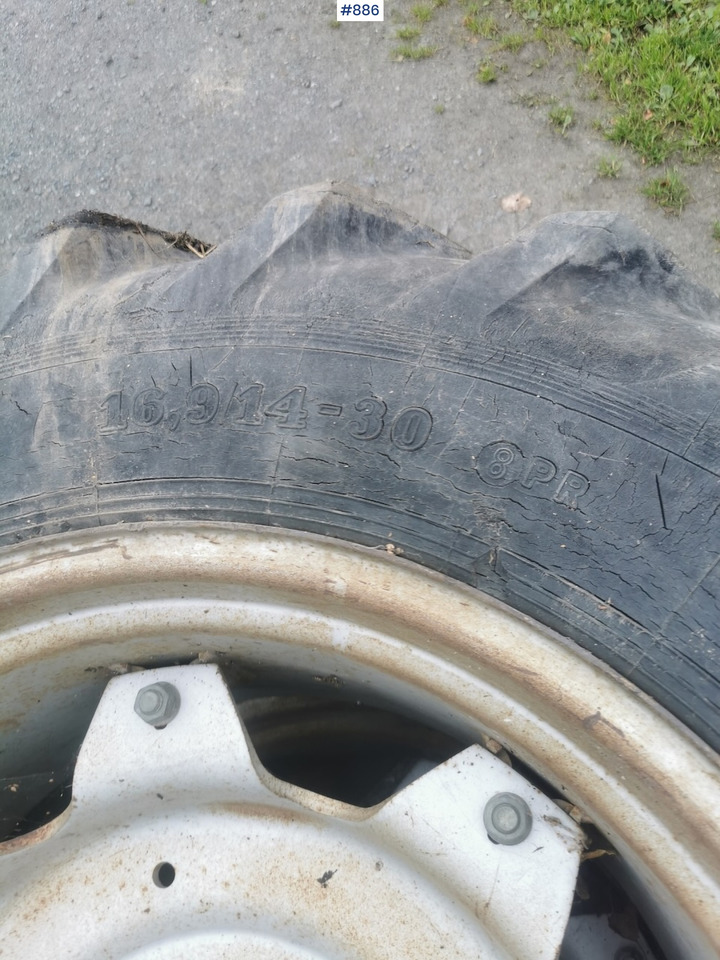 Roue complète pour Machine agricole Wheel set on Deutz-Fahr 3.60: photos 9 Roue complète pour Machine agricole Wheel set on Deutz-Fahr 3.60: photos 9