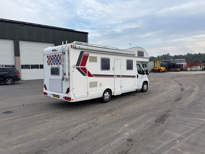 Rimor seal 9 - Camping-car capucine: photos 3 Rimor seal 9 - Camping-car capucine: photos 3