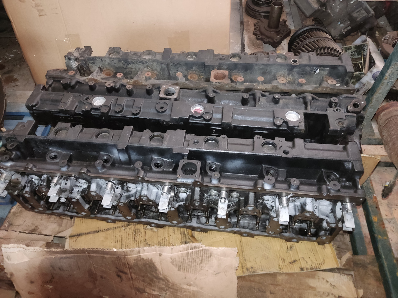 MAN Cylinder head D2066 D2676 - Culasse: photos 1 MAN Cylinder head D2066 D2676 - Culasse: photos 1