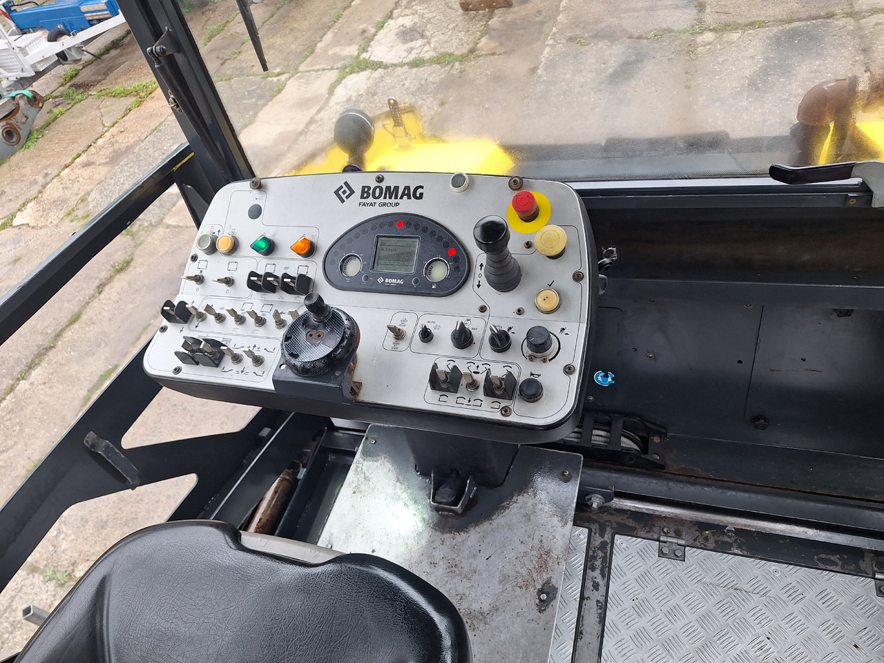 Finisseur Bomag Bf 300C-3: photos 11