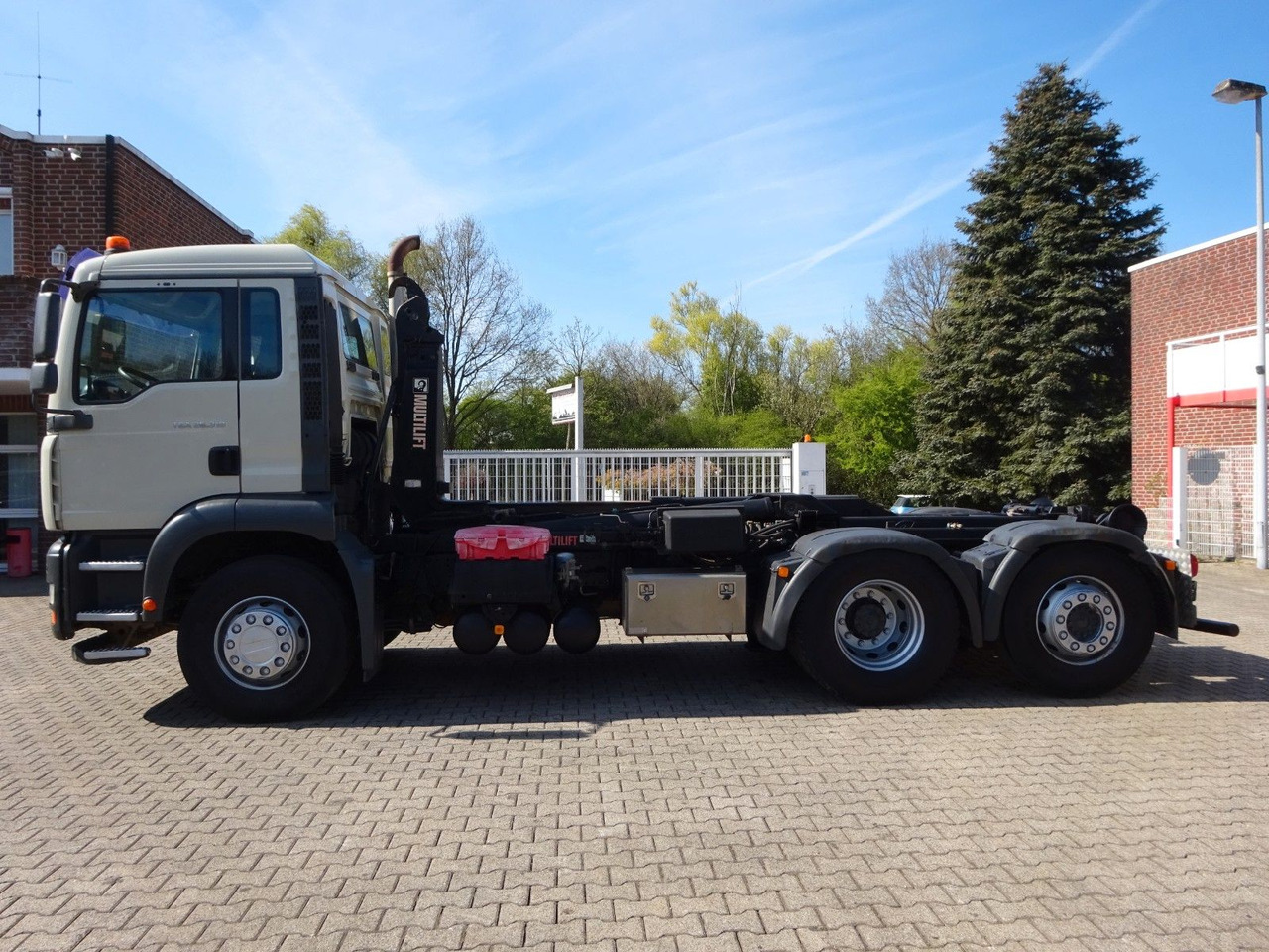 MAN 26.310 TGA Knickbarer Haken mit Lift+Lenkachse - Camion ampliroll: photos 4 MAN 26.310 TGA Knickbarer Haken mit Lift+Lenkachse - Camion ampliroll: photos 4