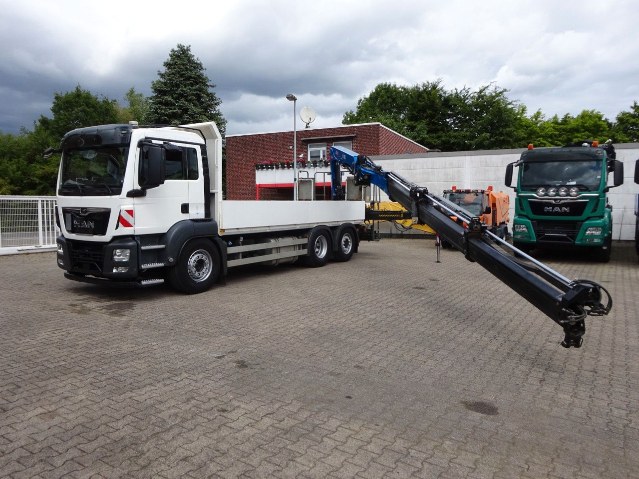MAN 26.420 TGS Pritsche + HIAB 211 HIPRO Kran - Camion grue: photos 5 MAN 26.420 TGS Pritsche + HIAB 211 HIPRO Kran - Camion grue: photos 5