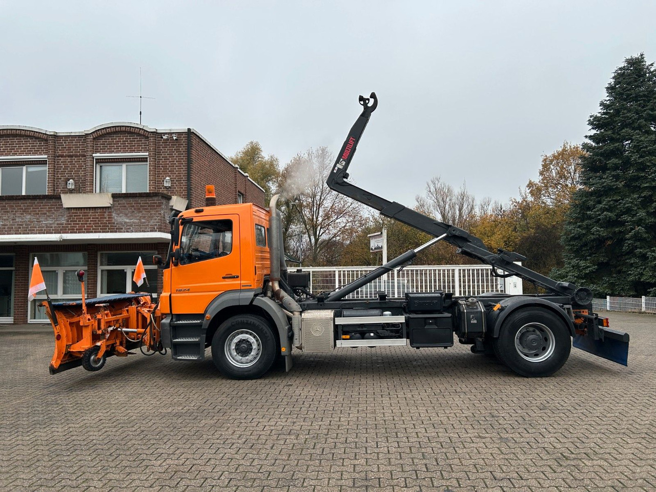 Mercedes-Benz 1824 Axor Abroller mit Schneeschild und Streuer - Camion ampliroll: photos 5 Mercedes-Benz 1824 Axor Abroller mit Schneeschild und Streuer - Camion ampliroll: photos 5