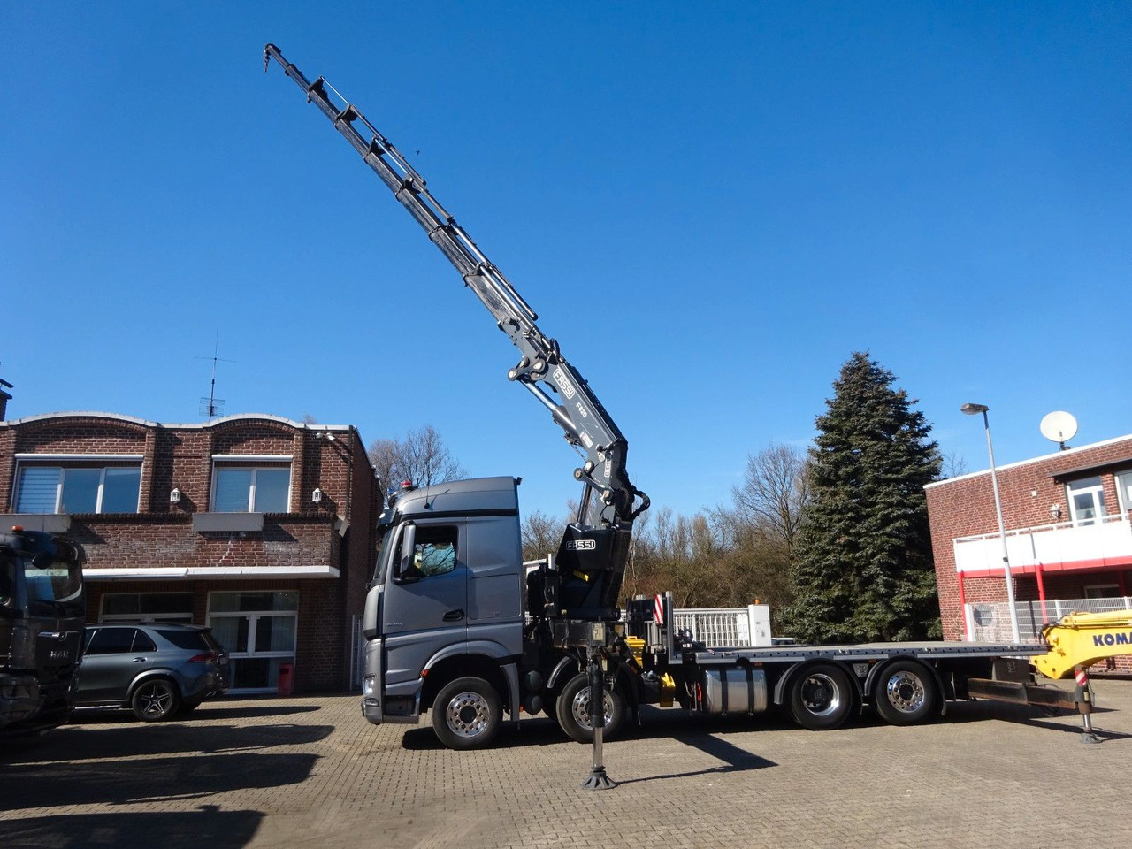 Mercedes-Benz 3453 Plattform + Fassi F820 Kran 8x2 Mercedes-Benz 3453 FASSI F820 Kran 8x Hydr. Ausschub - Camion grue, Camion plateau: photos 4 Mercedes-Benz 3453 Plattform + Fassi F820 Kran 8x2 Mercedes-Benz 3453 FASSI F820 Kran 8x Hydr. Ausschub - Camion grue, Camion plateau: photos 4