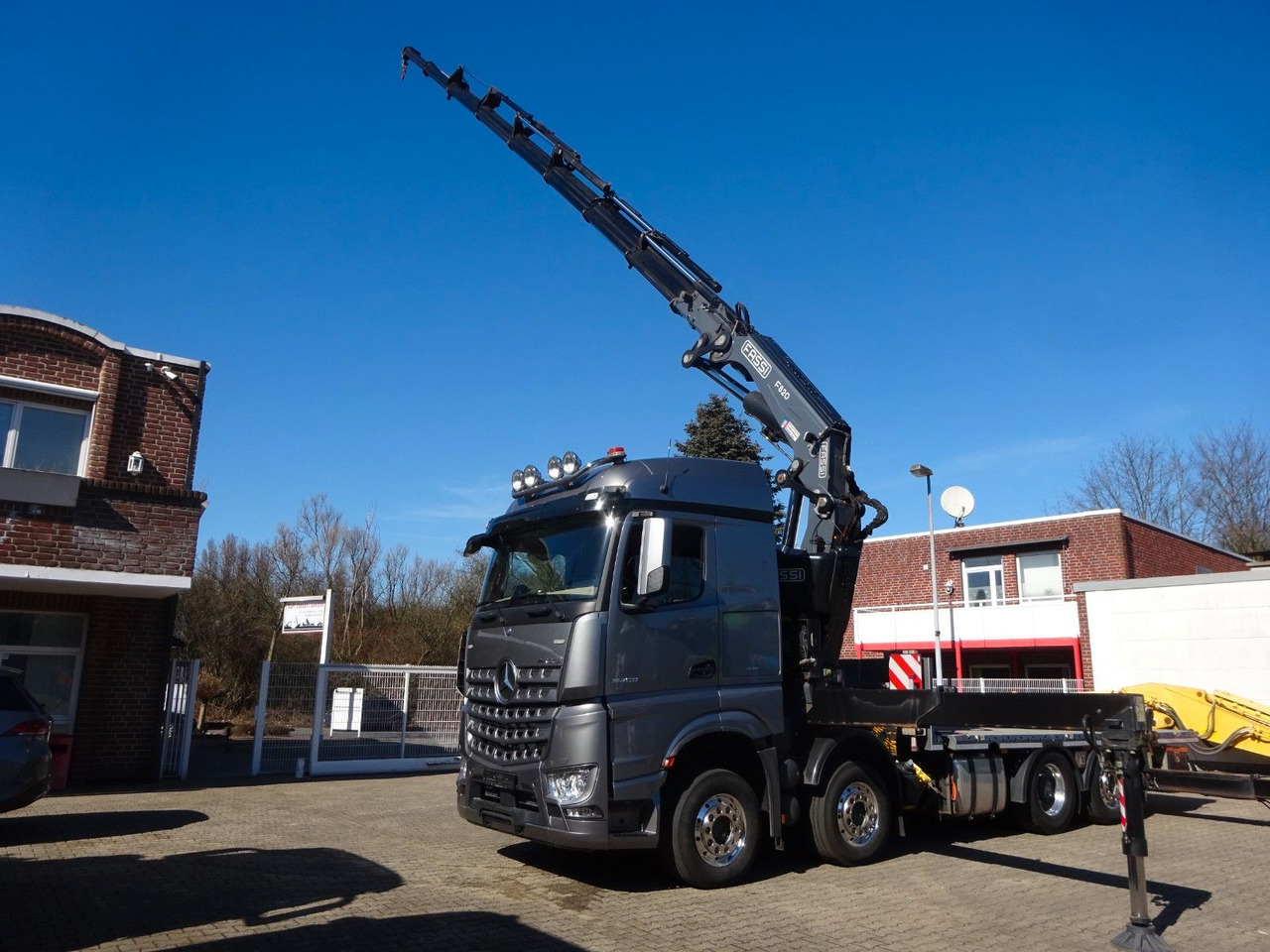 Mercedes-Benz 3453 Plattform + Fassi F820 Kran 8x2 Mercedes-Benz 3453 FASSI F820 Kran 8x Hydr. Ausschub - Camion grue, Camion plateau: photos 2 Mercedes-Benz 3453 Plattform + Fassi F820 Kran 8x2 Mercedes-Benz 3453 FASSI F820 Kran 8x Hydr. Ausschub - Camion grue, Camion plateau: photos 2