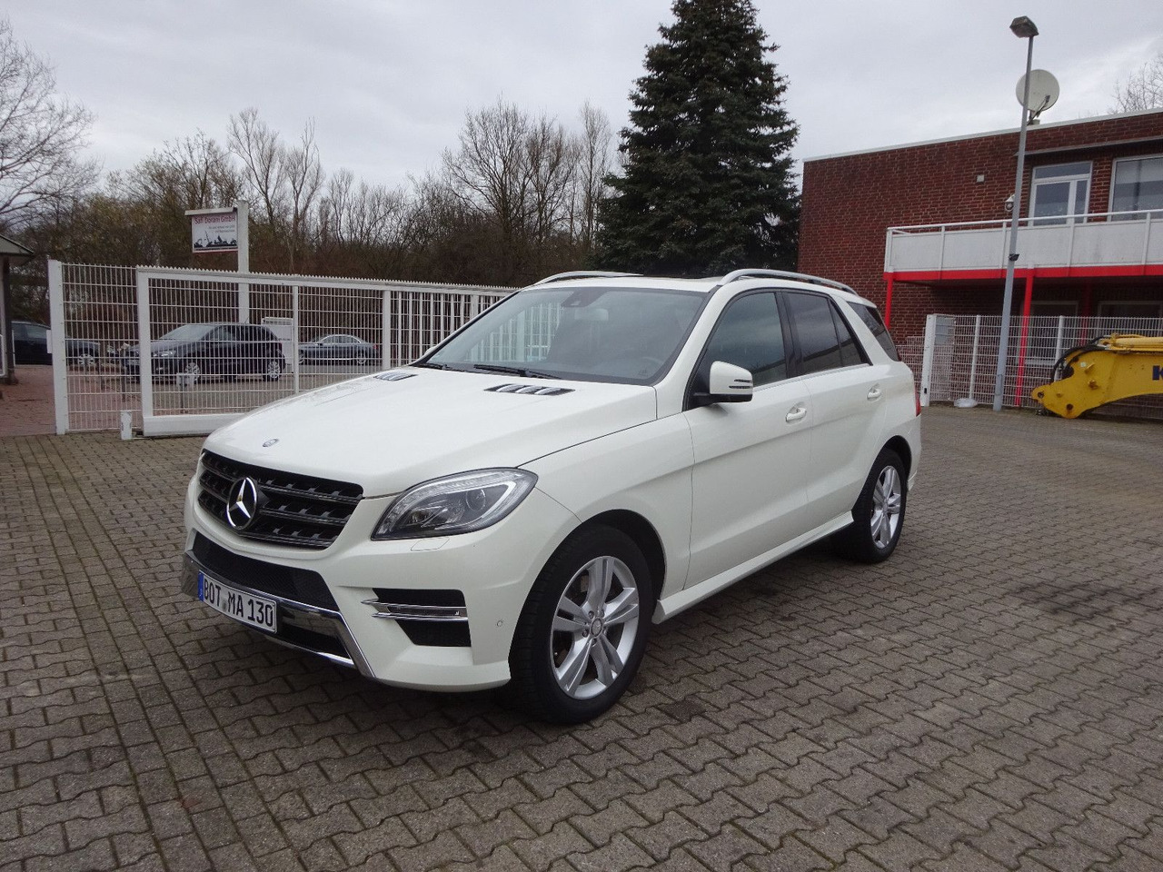 Mercedes-Benz ML 350 CDI BlueTec Mercedes-Benz ML 350 CDI BlueTec.  AMG Paket - SUV: photos 2 Mercedes-Benz ML 350 CDI BlueTec Mercedes-Benz ML 350 CDI BlueTec.  AMG Paket - SUV: photos 2