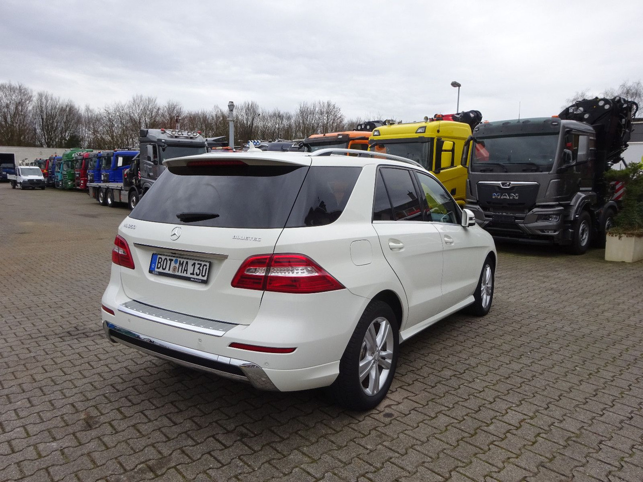 Mercedes-Benz ML 350 CDI BlueTec Mercedes-Benz ML 350 CDI BlueTec.  AMG Paket - SUV: photos 5 Mercedes-Benz ML 350 CDI BlueTec Mercedes-Benz ML 350 CDI BlueTec.  AMG Paket - SUV: photos 5