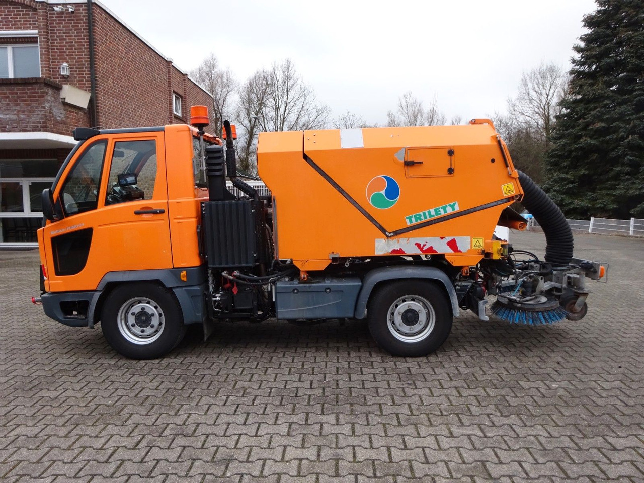 Multicar M30 HAKO FUMO Kehrmaschine + Schneeplatte 4x4 - Utilitaire benne: photos 4 Multicar M30 HAKO FUMO Kehrmaschine + Schneeplatte 4x4 - Utilitaire benne: photos 4