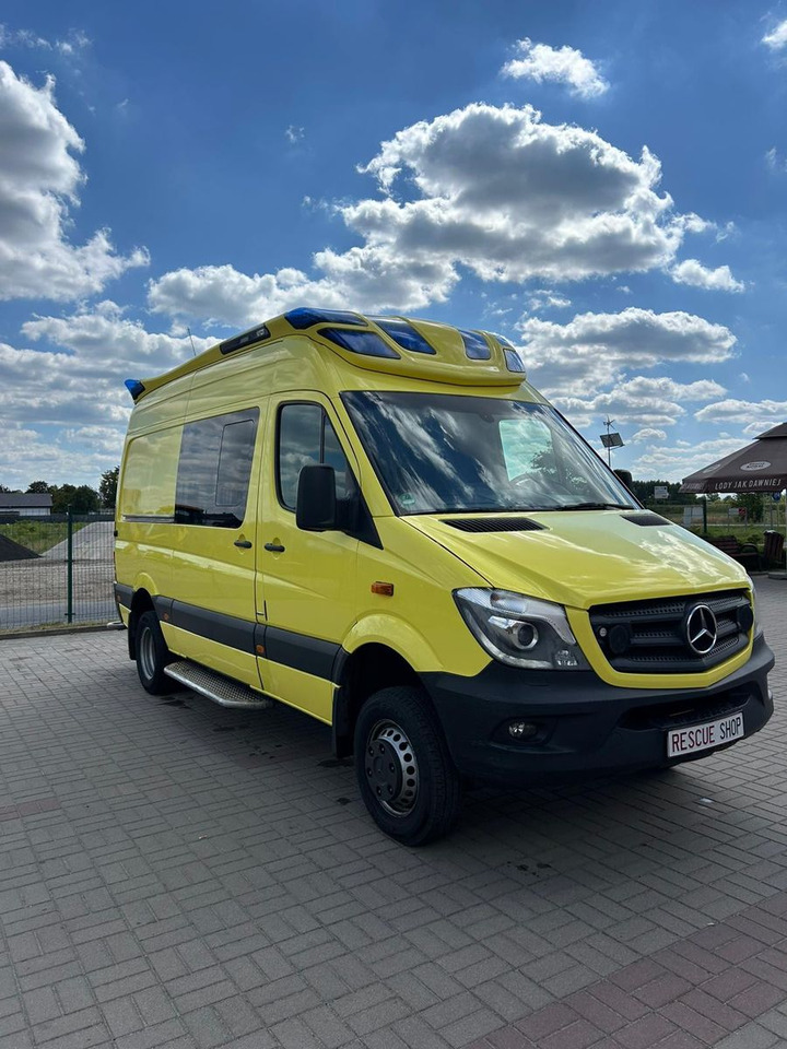 Mercedes-Benz Sprinter 519 CDI 4X4 **Ambulace** - Transport de personnes: photos 1 Mercedes-Benz Sprinter 519 CDI 4X4 **Ambulace** - Transport de personnes: photos 1