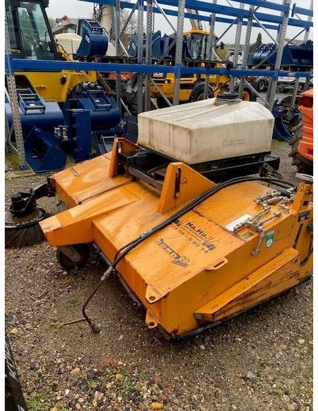 Bema 40 Classic 2050 Kehrbesen 2.200 EUR - Brosse pour Engins de chantier: photos 4 Bema 40 Classic 2050 Kehrbesen 2.200 EUR - Brosse pour Engins de chantier: photos 4