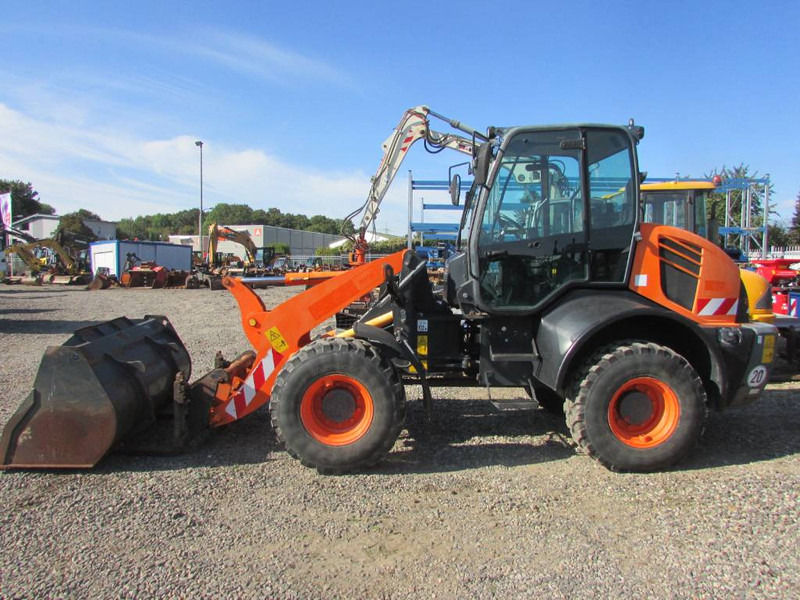 Komatsu WA 100 M-7 Radlader 31.000 EUR - Chargeuse sur pneus: photos 1 Komatsu WA 100 M-7 Radlader 31.000 EUR - Chargeuse sur pneus: photos 1