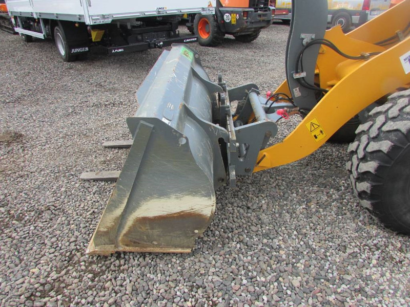 Liebherr L 506 Compact Radlader L506 40.000 EUR - Chargeuse sur pneus: photos 3 Liebherr L 506 Compact Radlader L506 40.000 EUR - Chargeuse sur pneus: photos 3