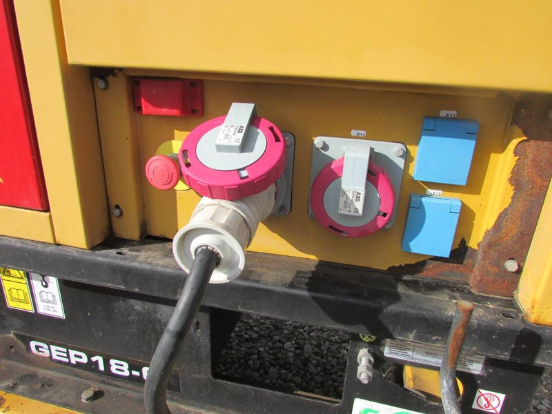 Olympian GEP 18-6 Lichtmast Zeppelin Lichtgiraffe Anhänger - Groupe électrogène: photos 4 Olympian GEP 18-6 Lichtmast Zeppelin Lichtgiraffe Anhänger - Groupe électrogène: photos 4