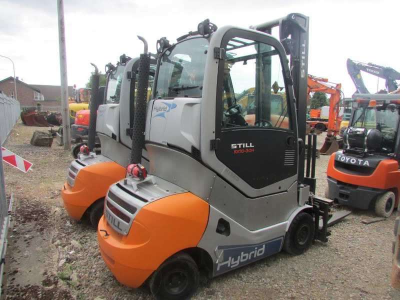 Still RX 70-30 H Hybrid / Diesel Stapler 9.500 EUR - Chariot élévateur diesel: photos 1 Still RX 70-30 H Hybrid / Diesel Stapler 9.500 EUR - Chariot élévateur diesel: photos 1