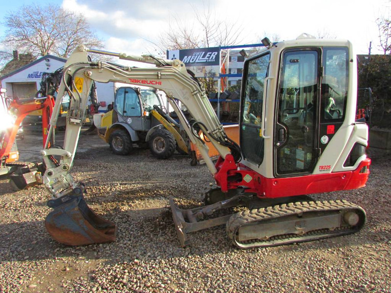 Takeuchi TB 225 V3 Minibagger 30.500 EUR - Mini pelle: photos 1 Takeuchi TB 225 V3 Minibagger 30.500 EUR - Mini pelle: photos 1