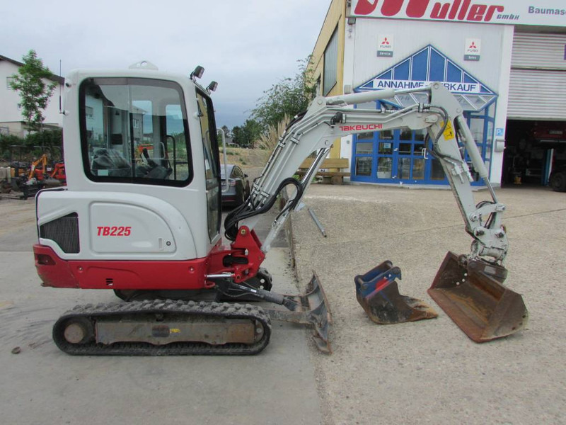 Takeuchi TB225 V3 Minibagger 32.000 EUR net - Mini pelle: photos 1 Takeuchi TB225 V3 Minibagger 32.000 EUR net - Mini pelle: photos 1