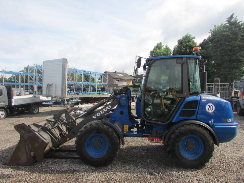 Volvo L 25 F Radlader 39.000 EUR - Chargeuse sur pneus: photos 1 Volvo L 25 F Radlader 39.000 EUR - Chargeuse sur pneus: photos 1